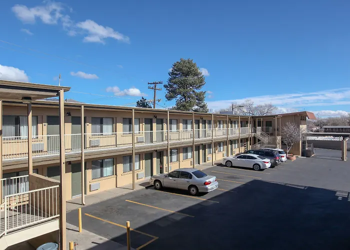 Highland Country Motel